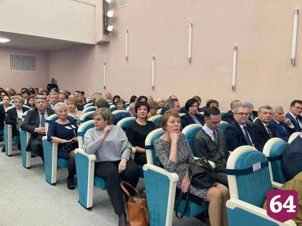 Саратовцы в День Конституции получили награды за труд 