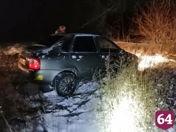 Автоледи на «Калине» застряла ночью в снежном поле 