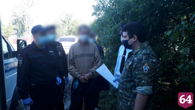 Насильник изрезал пенсионерку ножом и душил проводом от торшера ради денег