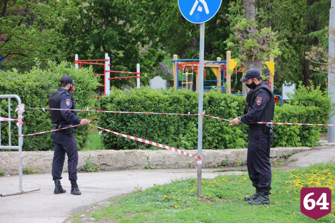 Жители Саратова в День Победы устраивают одиночные автопробеги с флагами