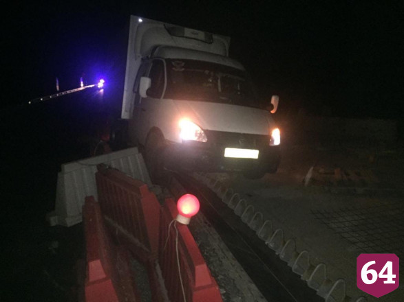 В массовой аварии с КамАЗом на трассе под Саратовом ранены трое