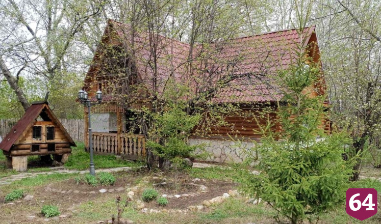 Под Саратовом продают усадьбу с 4 домами и прудом