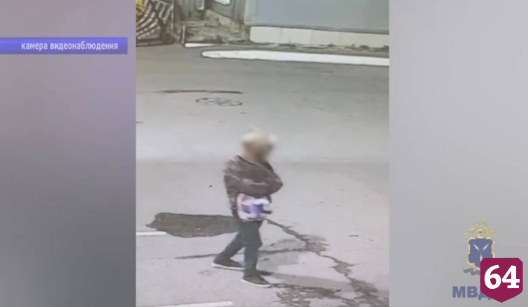 Серийный похититель велосипедов и самокатов в Саратове попал на видео