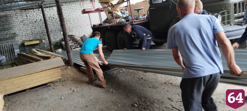 Саратовские спасатели привезли в ЛНР очередную партию гуманитарки