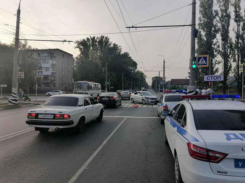 В столкновении легковушек под Саратовом пострадала 6-летняя девочка