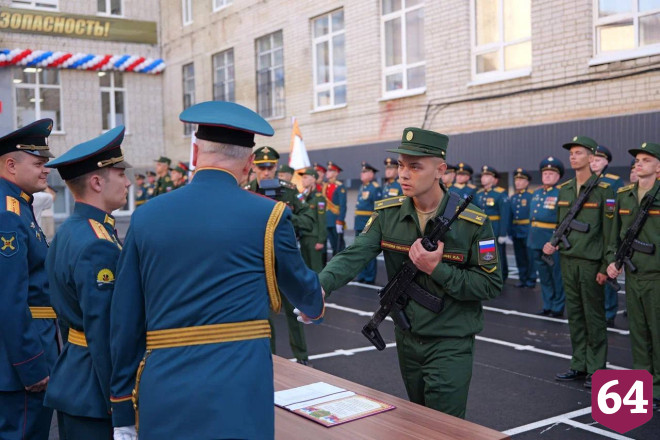Первые курсанты Саратовского химучилища приняли военную присягу