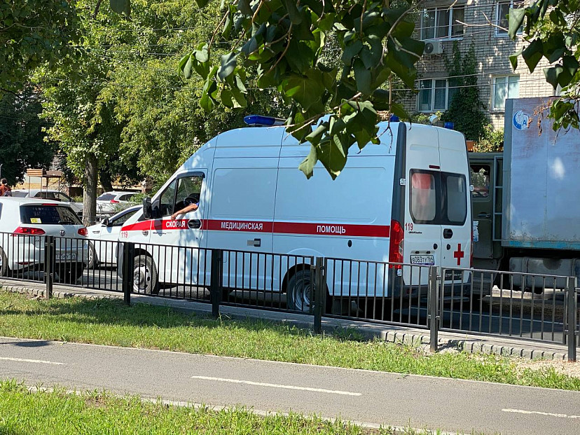 Водитель «Мерседеса» пострадал в массовой аварии в центре Саратова