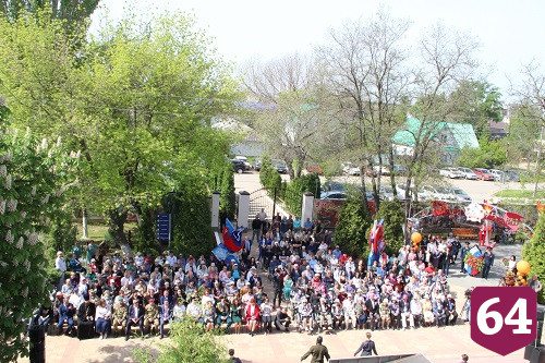 В Энгельсе ветераны отпраздновали Победу под цветущими каштанами