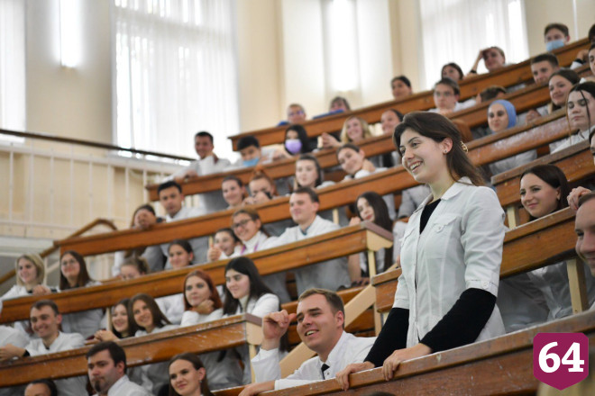 Молодые врачи пожаловались саратовскому губернатору на проблемы с жильем