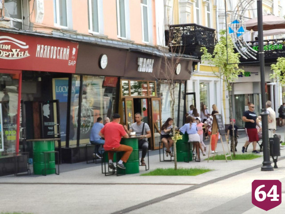 В Саратове кафе начали работать на улицах