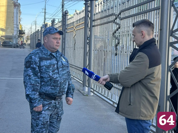 Саратовский пристав отремонтировал шесть машин для бойцов СВО