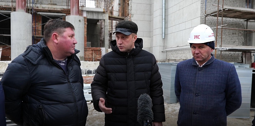 На реконструкции театра в Саратове работают 160 человек