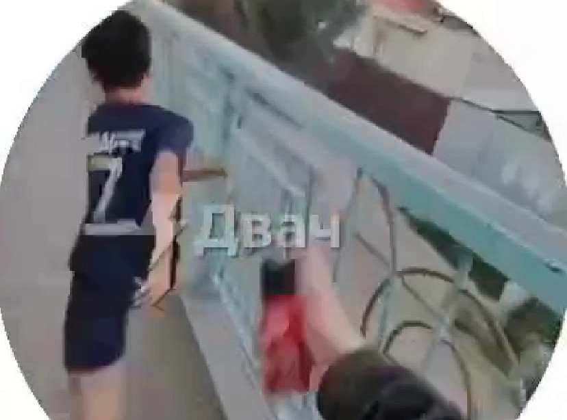 Саратовские полицейские начали проверку по видео нациста с баллончиком