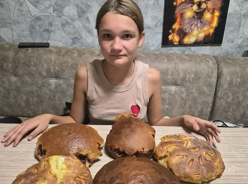 Школьница из Саратовской области испекла пироги бойцам спецоперации 
