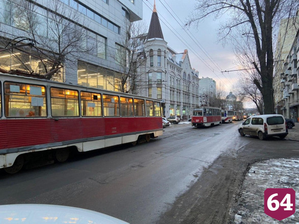 Авария в центре Саратова остановила движение трамваев 
