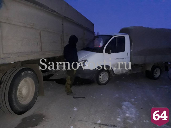 В массовой аварии под Саратовом разбилась женщина