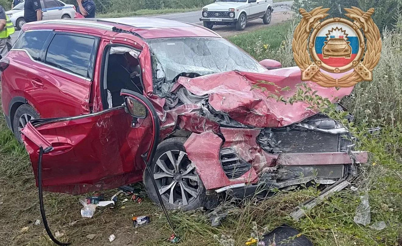 Трое взрослых и двое детей пострадали в ДТП у саратовского села
