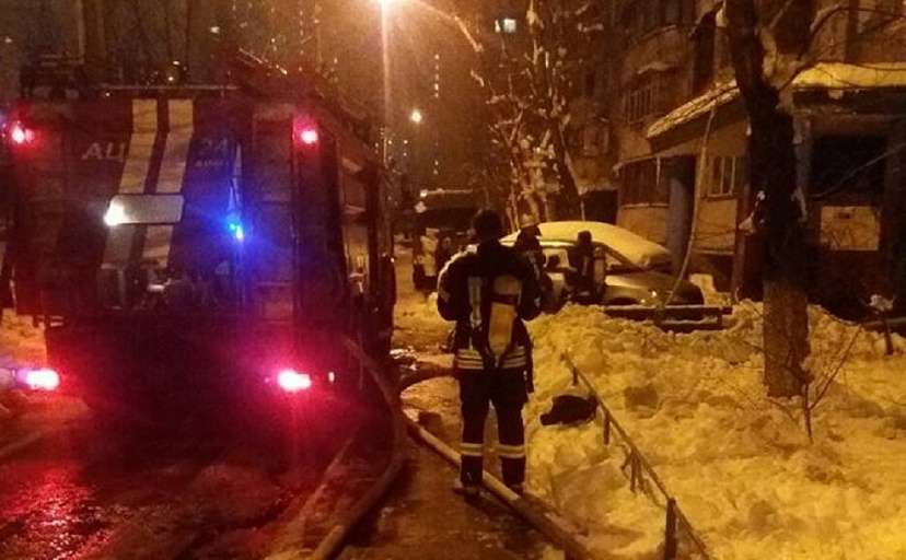 В Энгельсе из горящей высотки эвакуировали 8 человек 