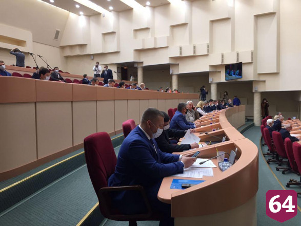 Депутатов взбудоражило сообщение о больном коронавирусом в зале облдумы 