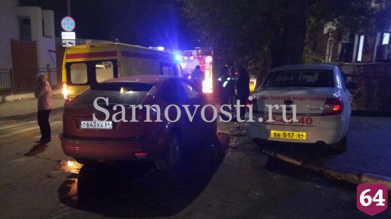 Пассажирка такси попала в больницу после аварии в центре Саратова