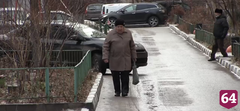 В Саратове «соцработница» оставила двух пенсионерок без денег
