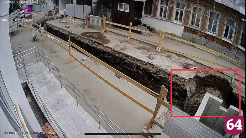 Саратовцев напугал обвал грунта возле жилого дома