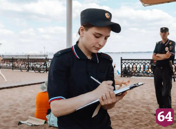 На саратовском пляже во время рейда поймали пьяного подростка