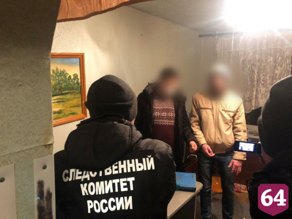 Саратовец избил и бросил умирать в подъезде бывшего сожителя любовницы