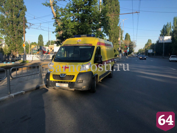 Водитель легковушки протаранил ограждение на 2-й Дачной 