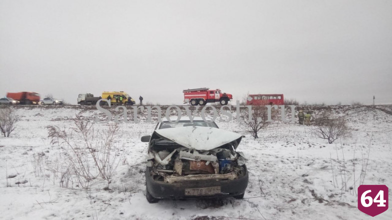 Пьяный водитель вылетел в кювет у кладбища на окраине Саратова