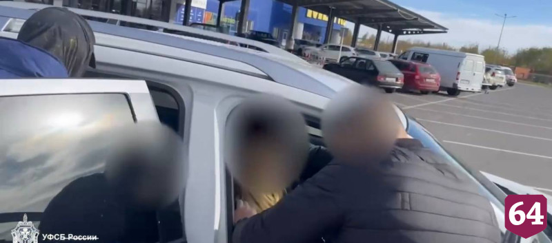 В Саратове сотрудников общепита задержали за взятку топ-менеджеру РЖД