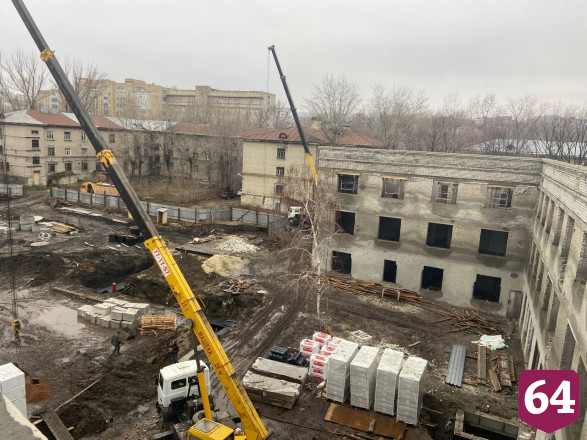 Исаев потребовал увеличить количество рабочих на реконструкции техникума