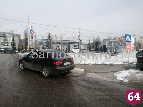 В Саратове иномарка переехала ногу девушки
