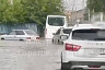В Саратове после ливня автомобили «поплыли» по улицам