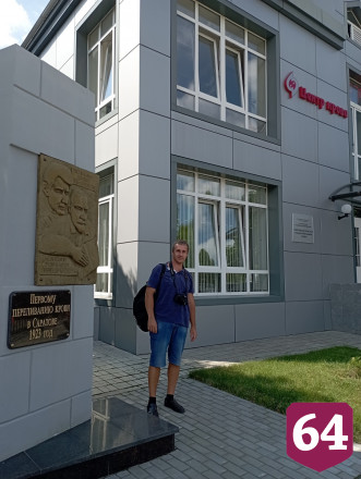 Саратов посетил сдавший 100 литров крови путешественник 