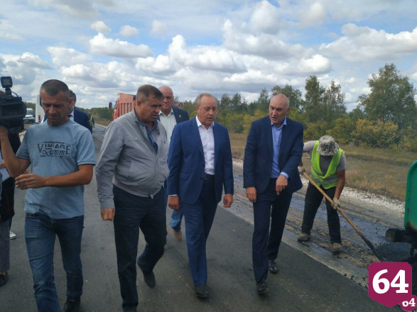 Радаев раскритиковал депутатов за плохой контроль ремонта дороги  