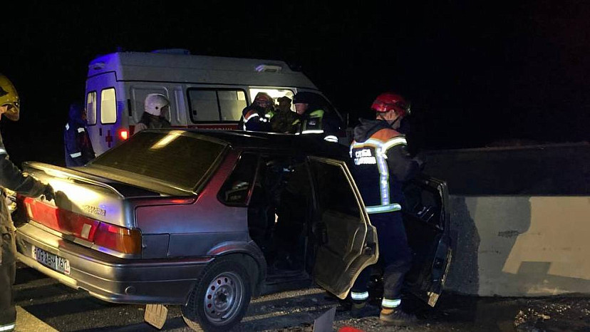 В Саратове спасатели деблокировали тело погибшего в ДТП мужчины