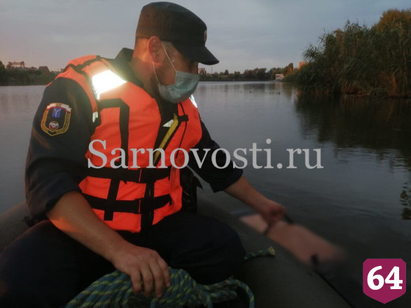 На турбазе под Саратовом в озере утонула женщина