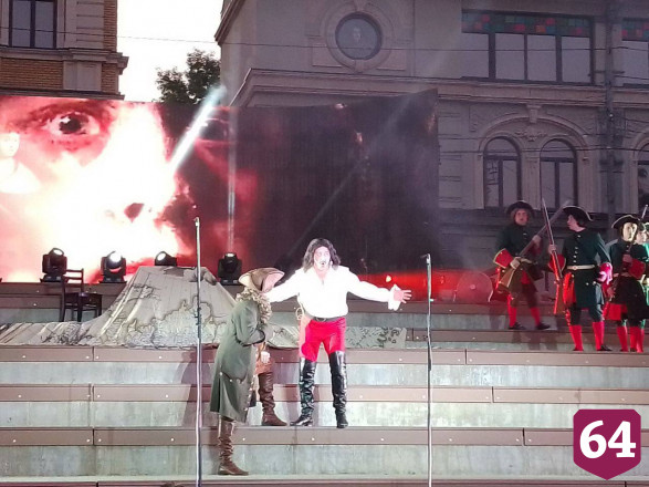 В Саратове прогремел салют в честь Петра Первого