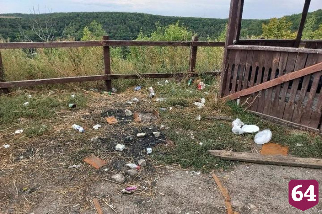 В Саратове вандалы превратили смотровую площадку в свалку