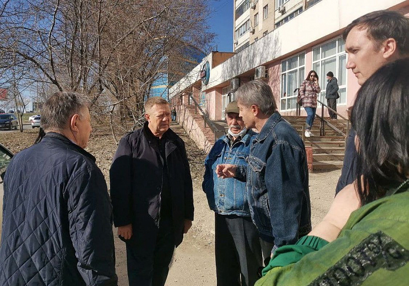 Депутат Госдумы потребовал представить жителям график ремонта тротуаров