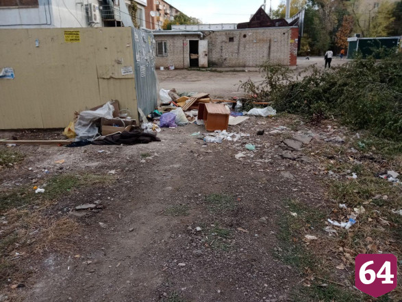 Опасная мусорка у детсада стала в два раза больше