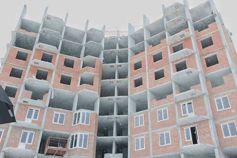 Депутат за свой счет нанял охранников на ЖК «Победа» 