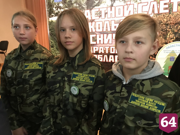 Саратовским ученым помогают следить за кабанами чесальные столбы 