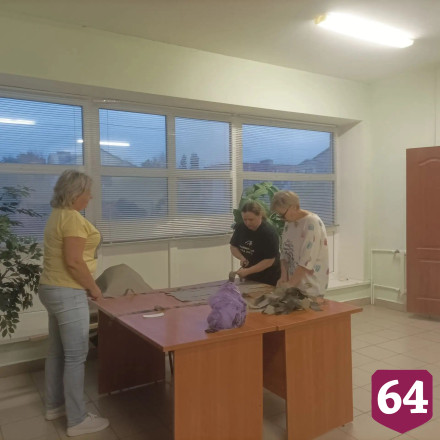 Под Саратовом в православный праздник открыли пункт плетения маскировочных сетей