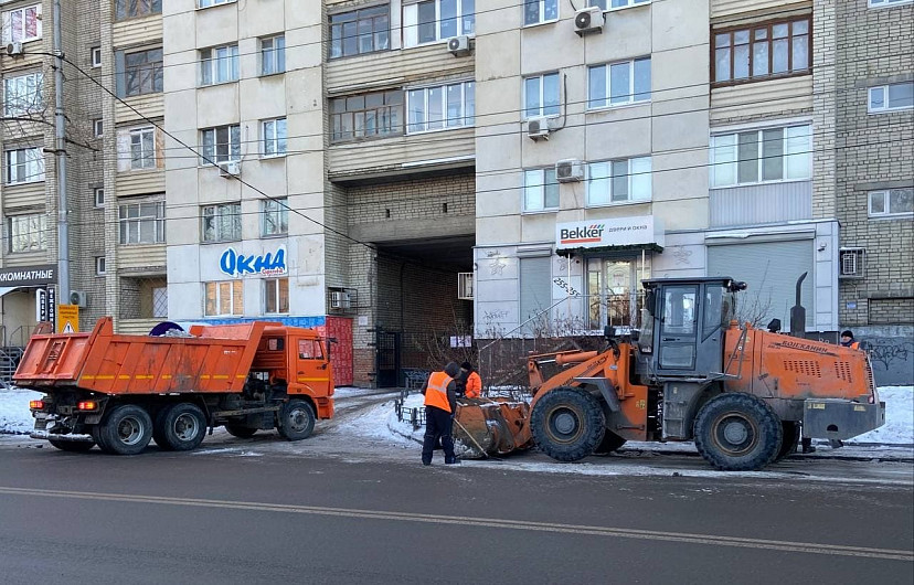В Саратове на уборку снега вышли 575 спецмашин 