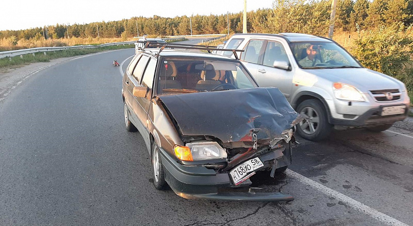 В аварии на Кумысной поляне разбилась автоледи на «Ладе» 