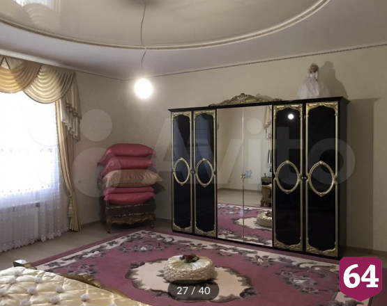 Под Саратовом за 20 миллионов продают дом с золотыми львами
