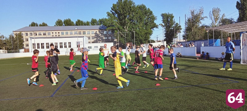 Чемпион России сделал родной школе подарки