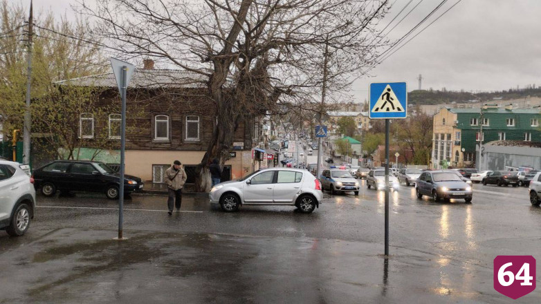 Водитель «Рено» сбил женщину в центре Саратова